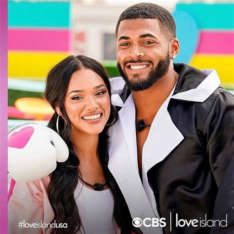 Love Islands Cely and Johnny Split